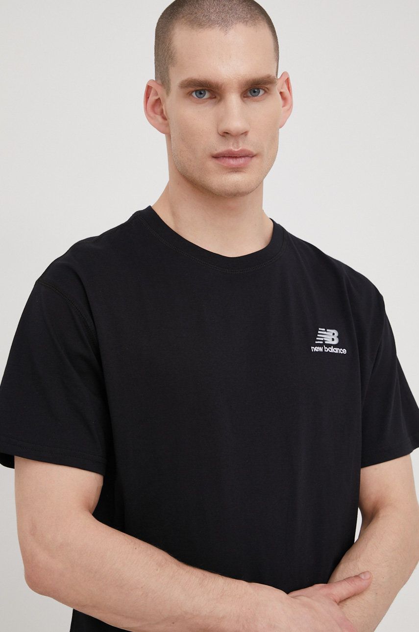 Bavlněné tričko New Balance UT21503BK černá barva, hladký, UT21503BK-BK - černá -  100% Bavlna