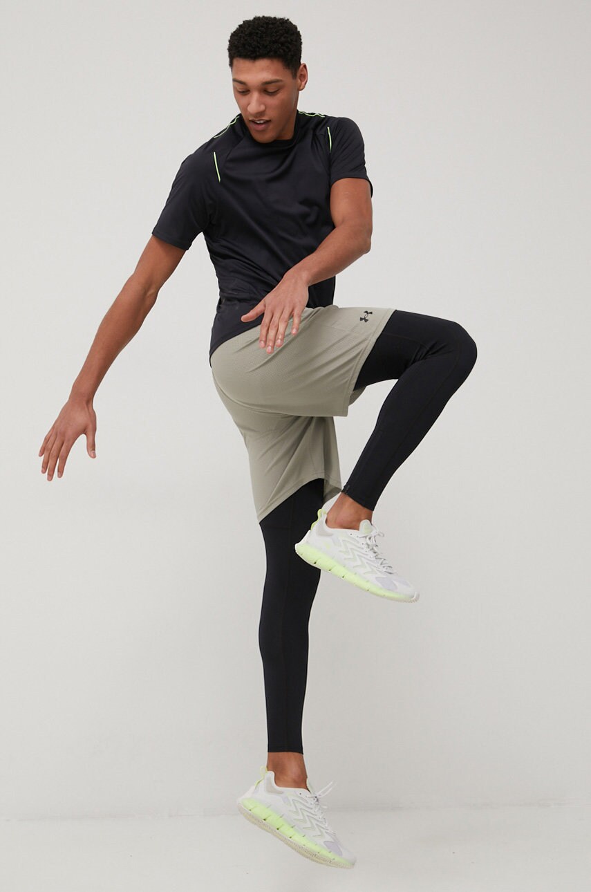 

Футболка для тренинга Under Armour 1370405 цвет чёрный однотонный