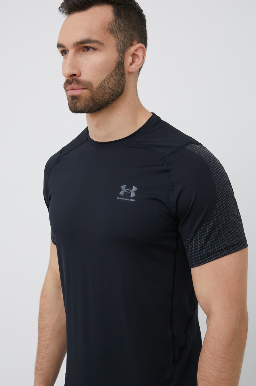 

Тениска за трениране Under Armour 1370323 в черно с принт, Черен