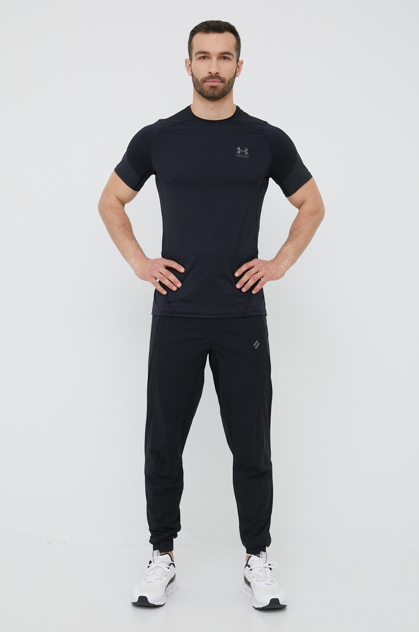 

Футболка для тренинга Under Armour 1370323 цвет чёрный с принтом