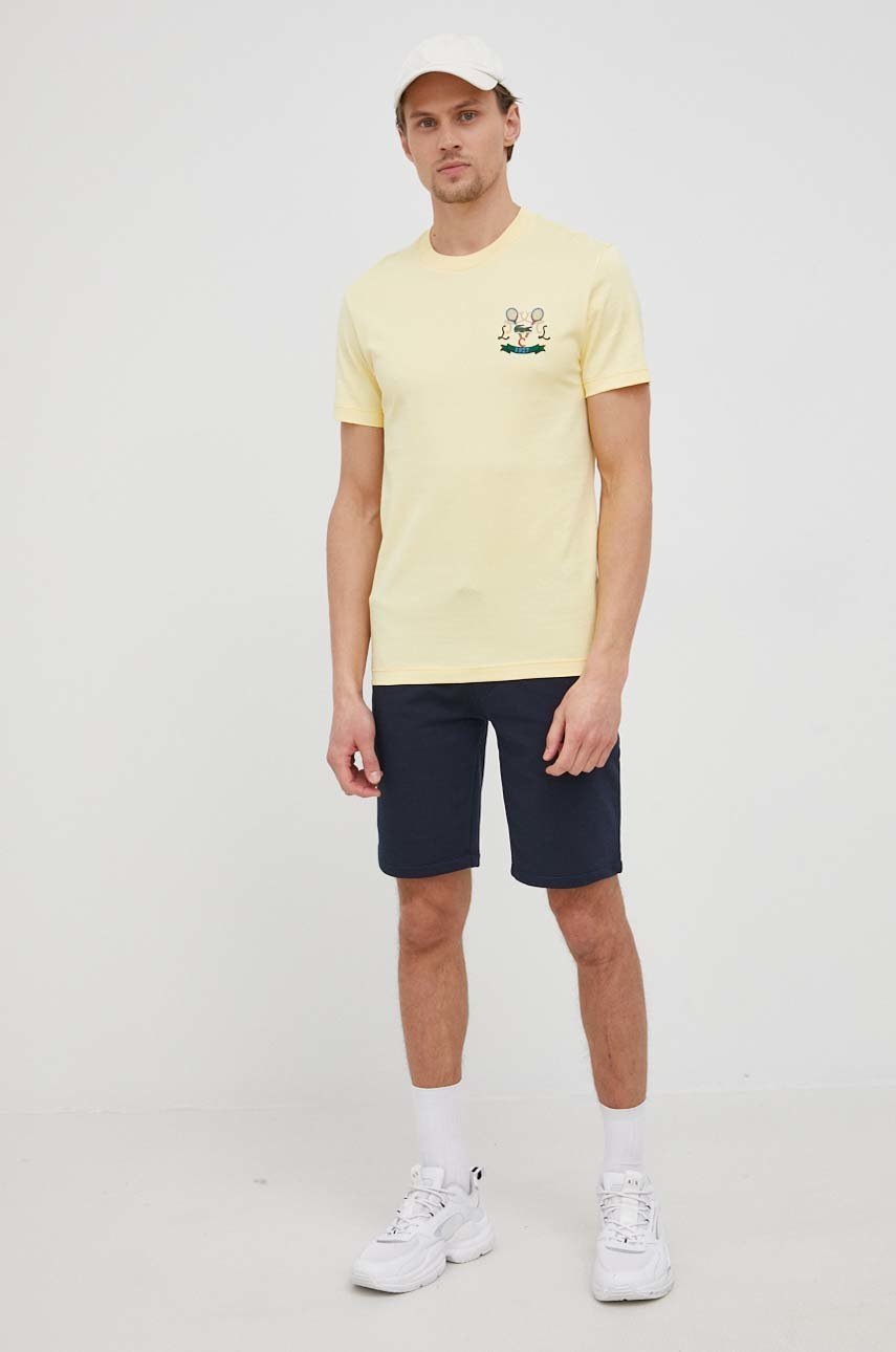 

Хлопковая футболка Lacoste цвет жёлтый однотонный