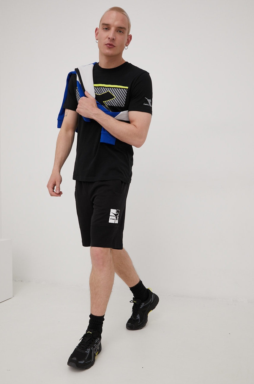

Хлопковая футболка Diadora цвет чёрный с принтом