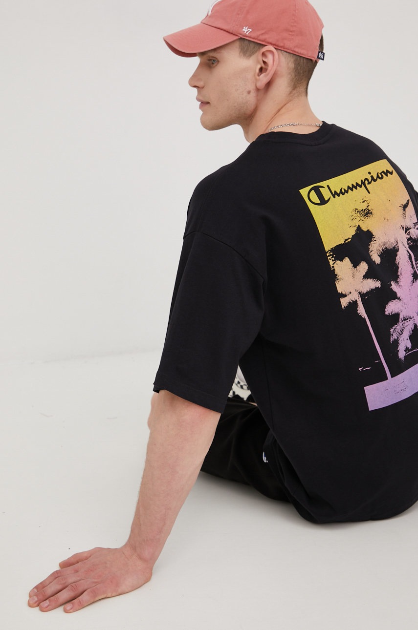 

Памучна тениска Champion 217270 в черно с принт, Черен