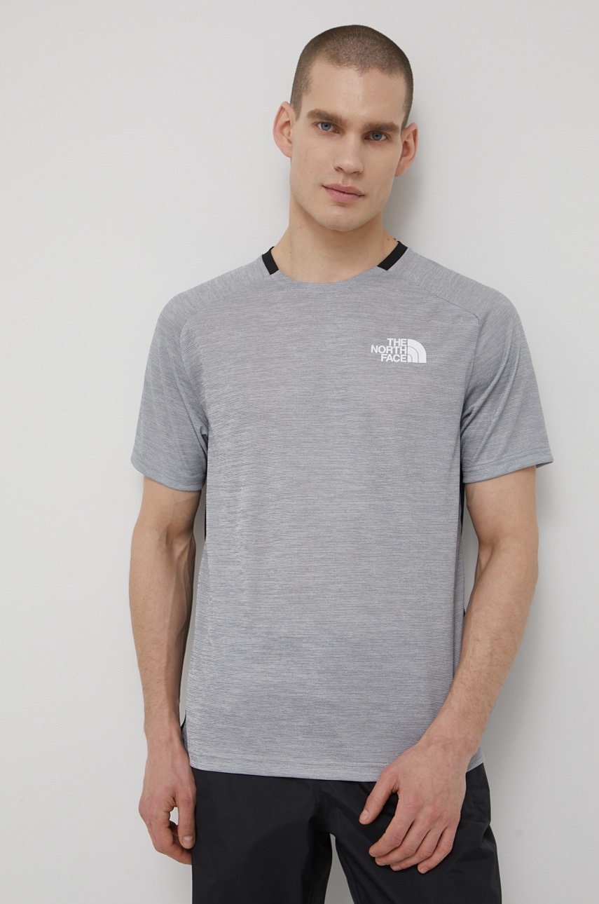 

Спортна тениска The North Face в сиво с изчистен дизайн, Сив