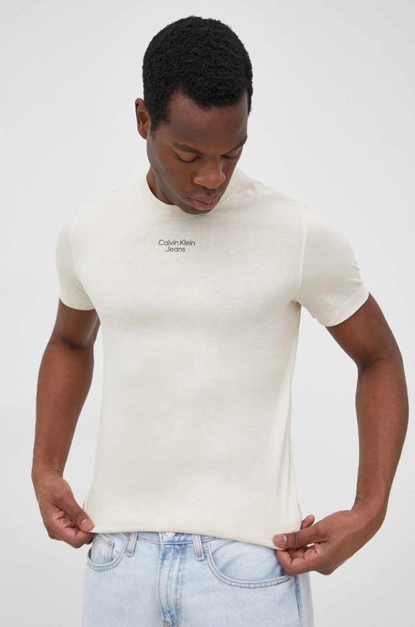 

Памучна тениска Calvin Klein Jeans в бежово с принт, Бежов