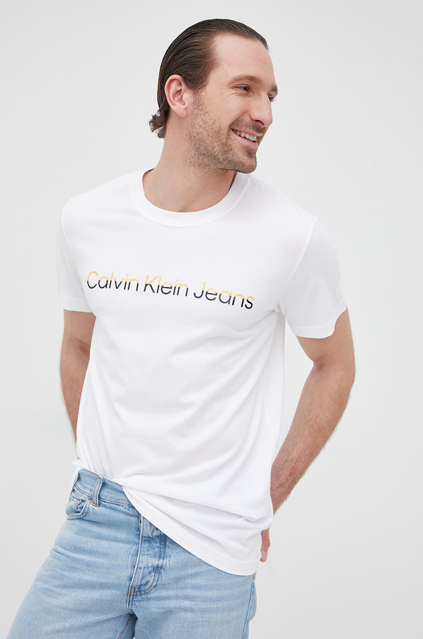 

Памучна тениска Calvin Klein Jeans в бяло с принт, Бял