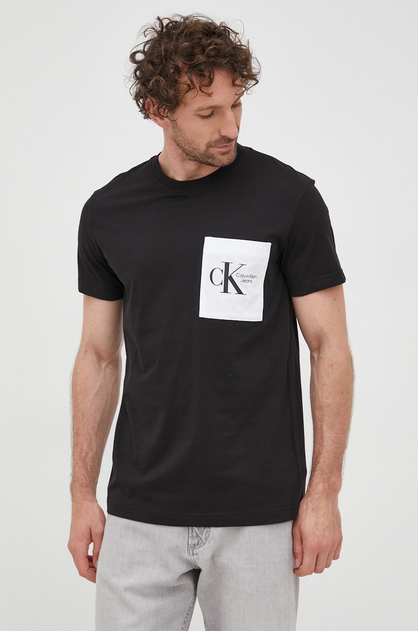 

Памучна тениска Calvin Klein Jeans в черно с принт, Черен