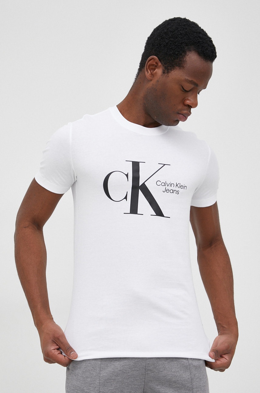 

Памучна тениска Calvin Klein Jeans в бяло с принт, Бял
