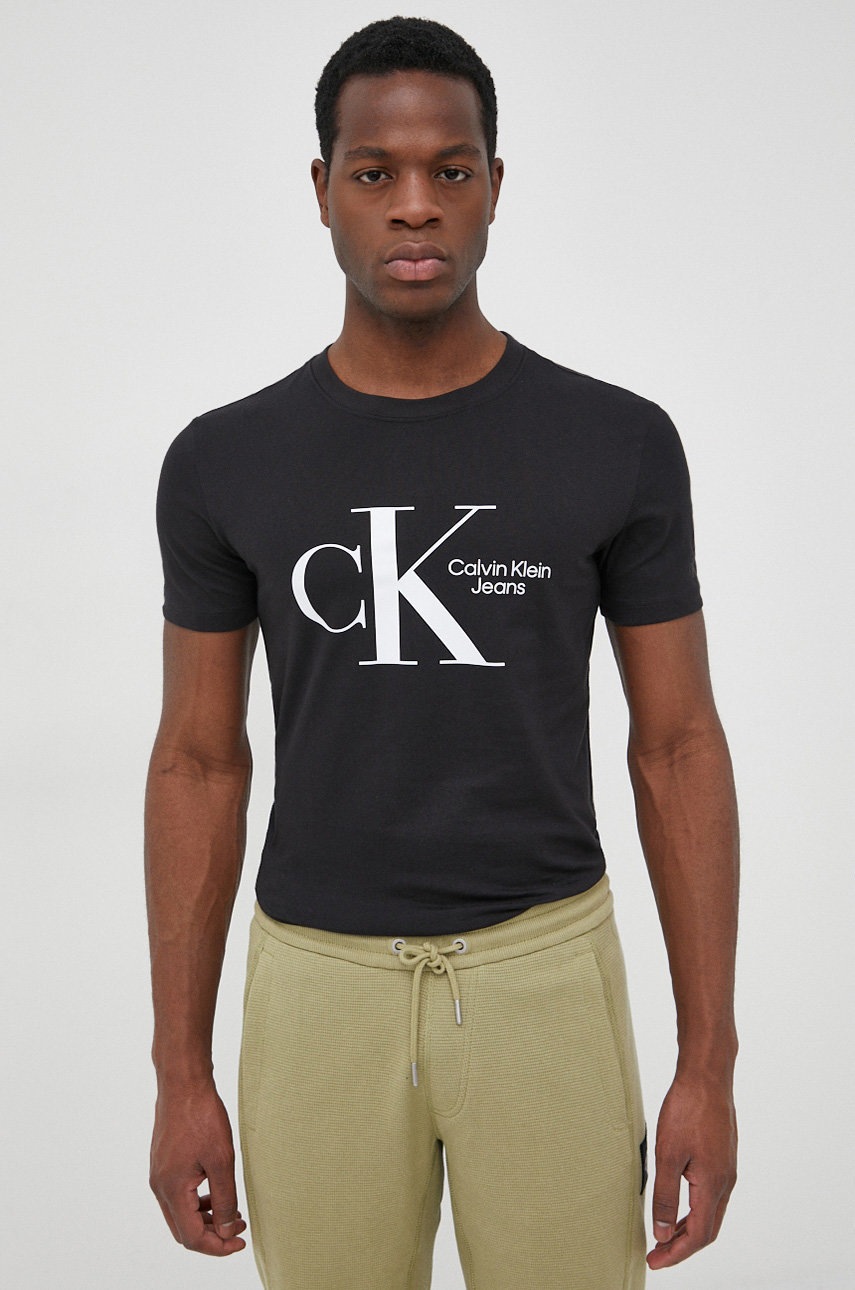 

Памучна тениска Calvin Klein Jeans в черно с принт, Черен