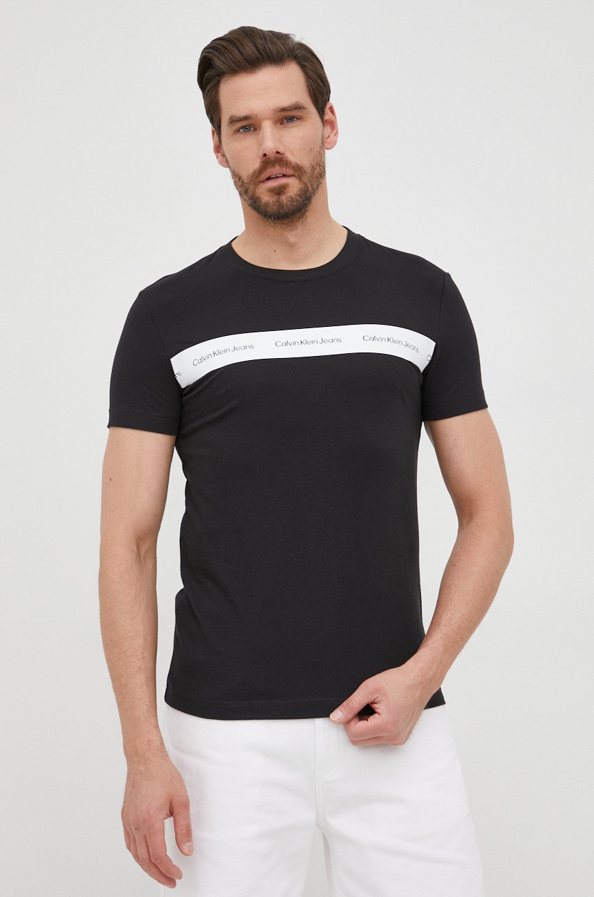 

Памучна тениска Calvin Klein Jeans в черно с принт, Черен