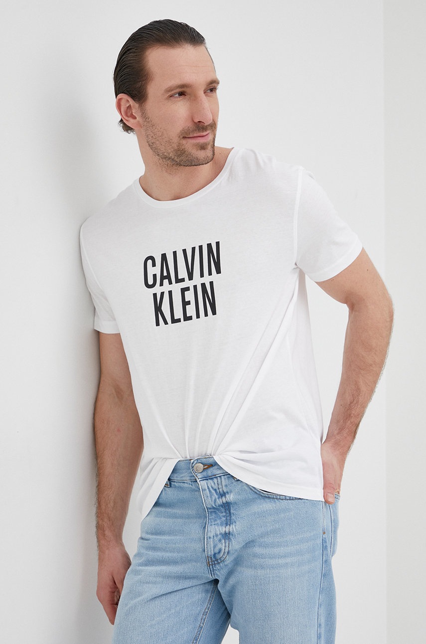 

Памучна тениска Calvin Klein в бяло с принт, Бял