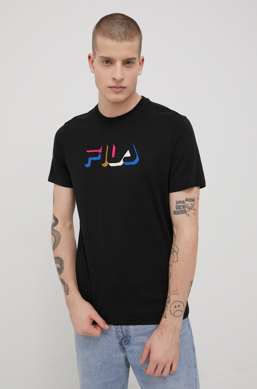 

Памучна тениска Fila в черно с принт, Черен