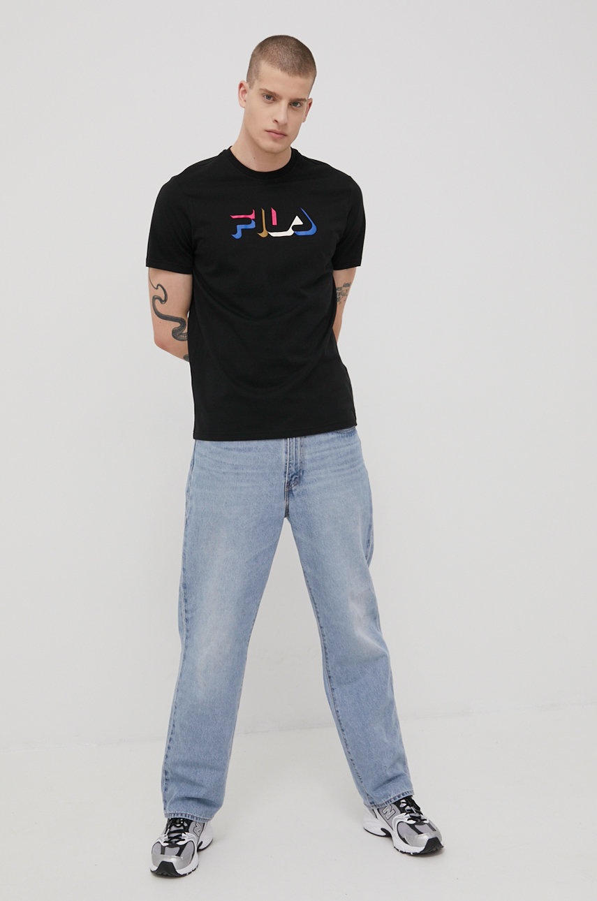 

Хлопковая футболка Fila цвет чёрный с принтом