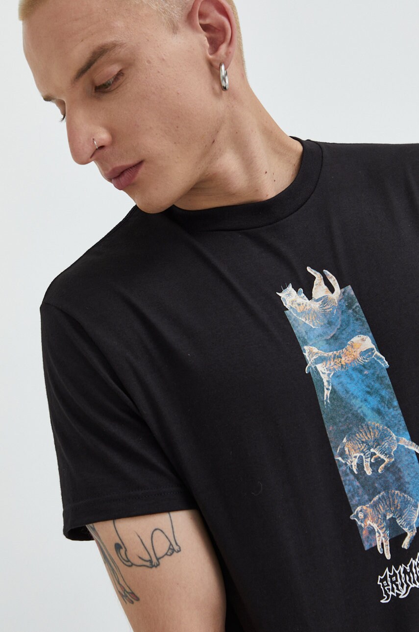 

Памучна тениска Primitive в черно с принт, Черен