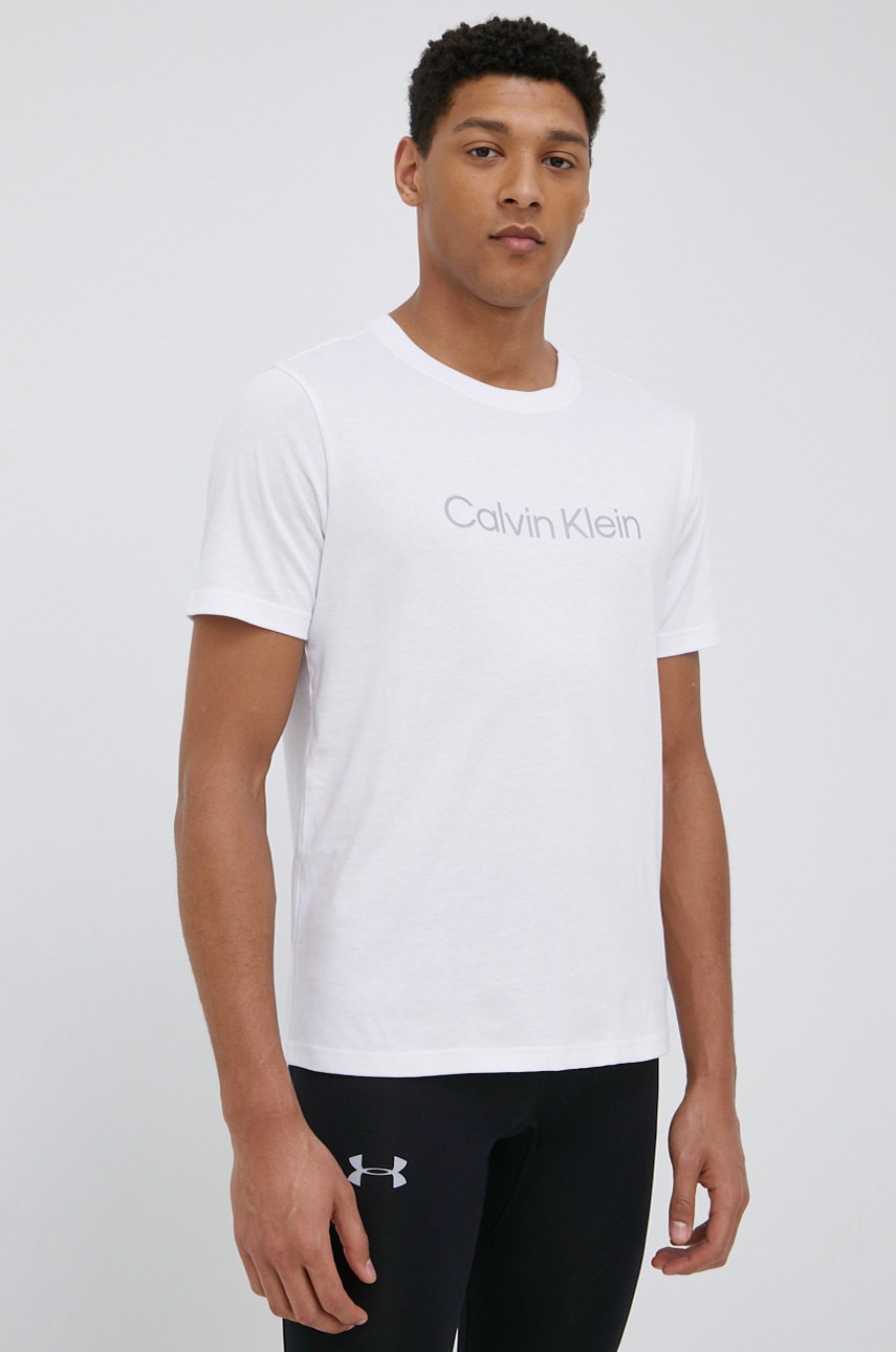 

Тениска за трениране Calvin Klein Performance Ck Essentials в бяло с принт, Бял