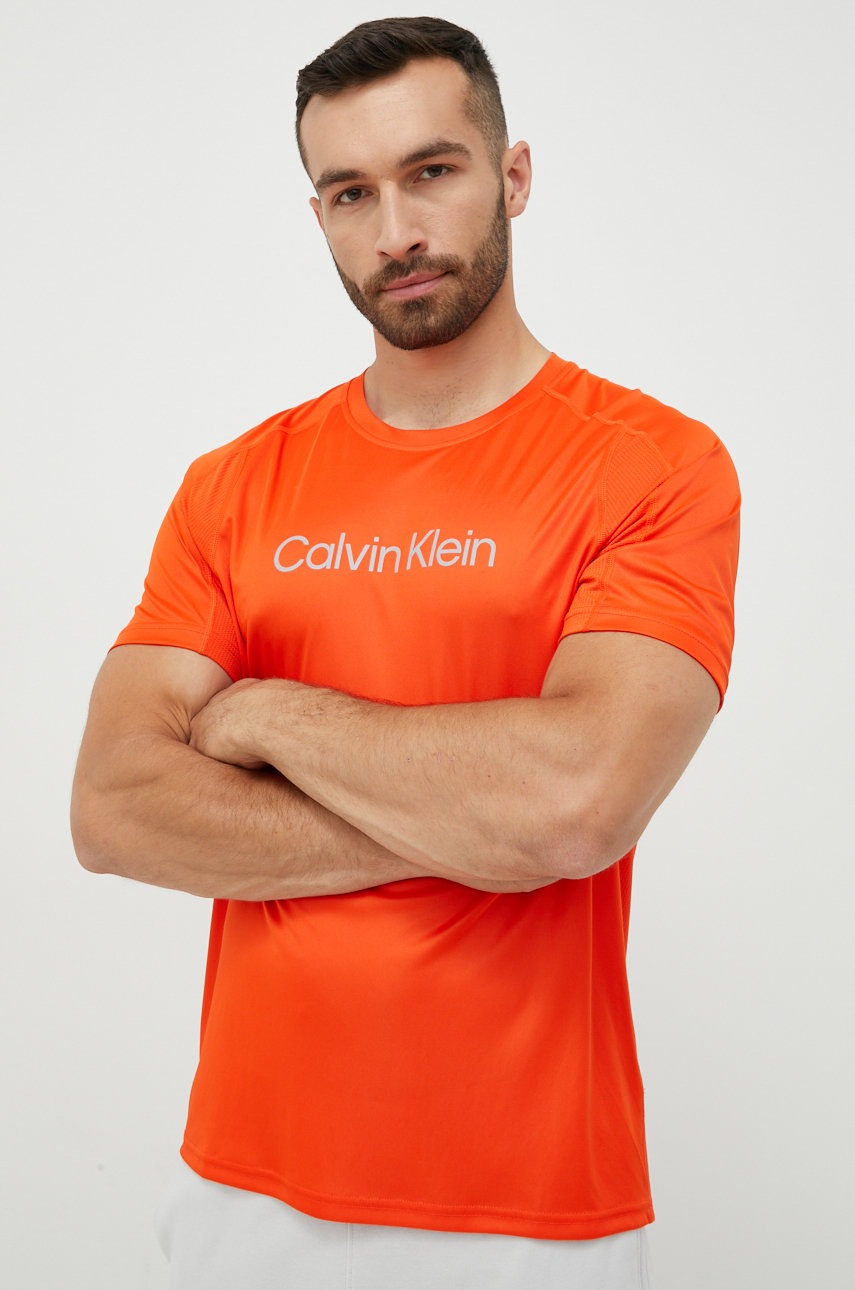 

Тениска за трениране Calvin Klein Performance Ck Essentials в оранжево с принт, Оранжев