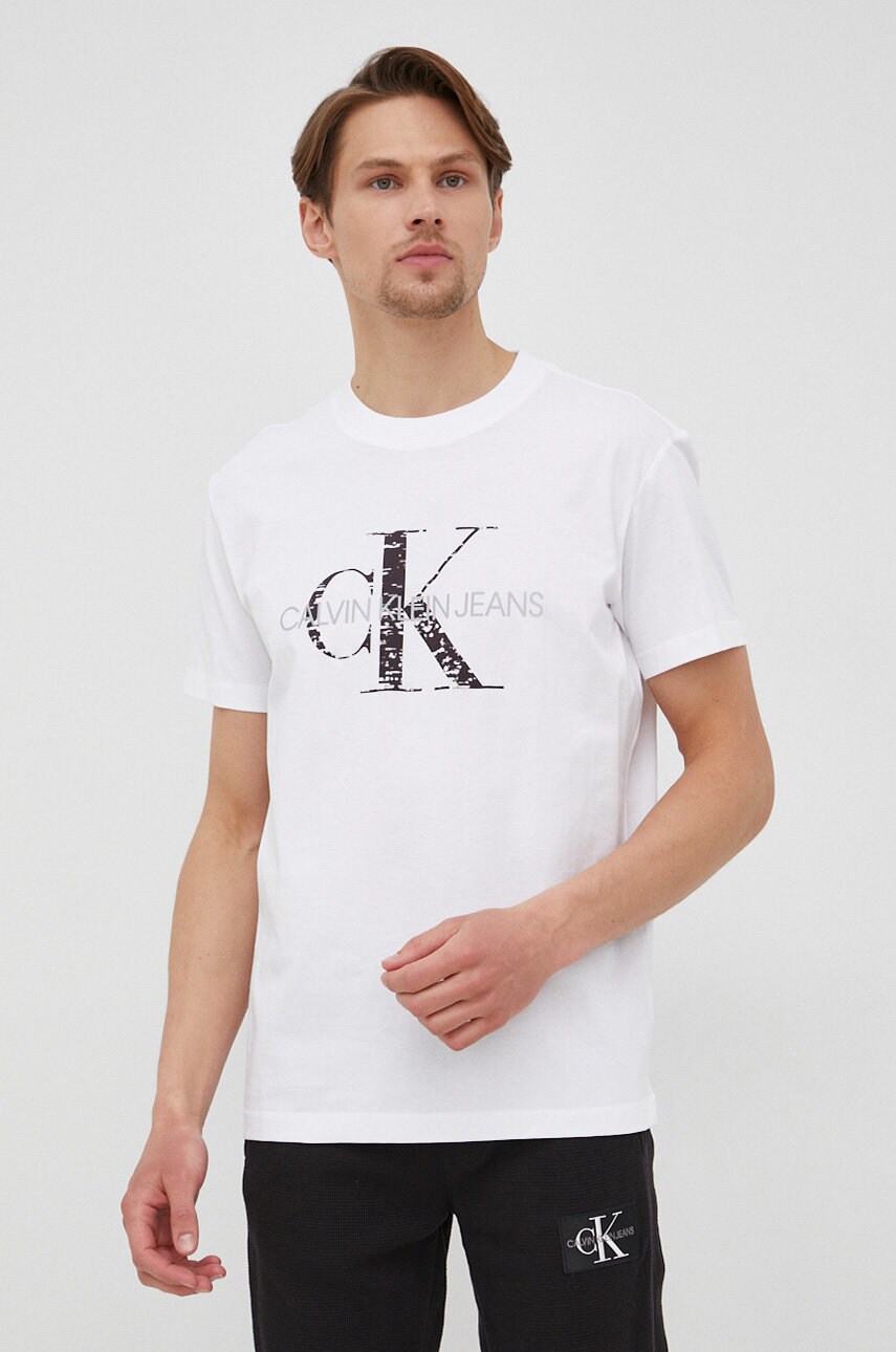 

Памучна тениска Calvin Klein Jeans в бяло с принт, Бял