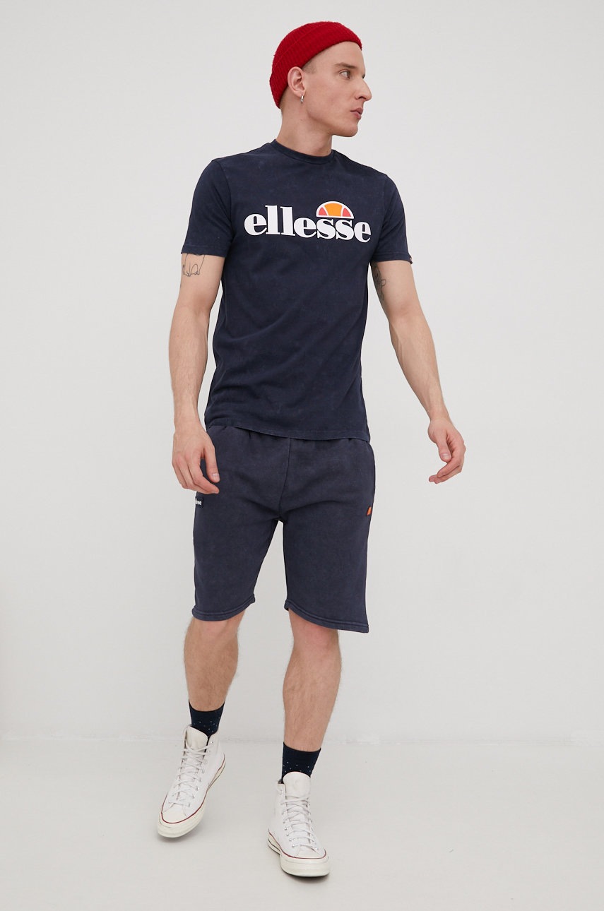

Бавовняна футболка Ellesse колір синій з принтом