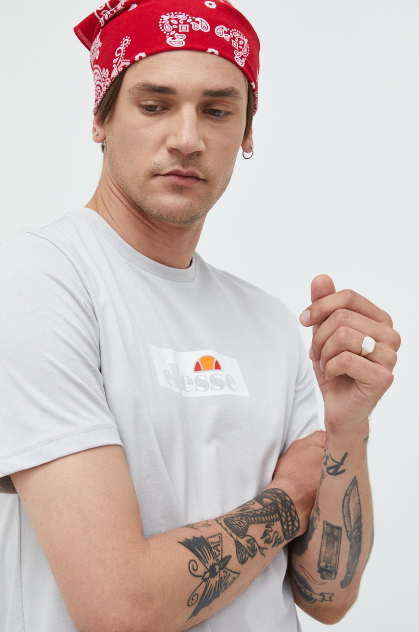 

Памучна тениска Ellesse в сиво с принт, Сив