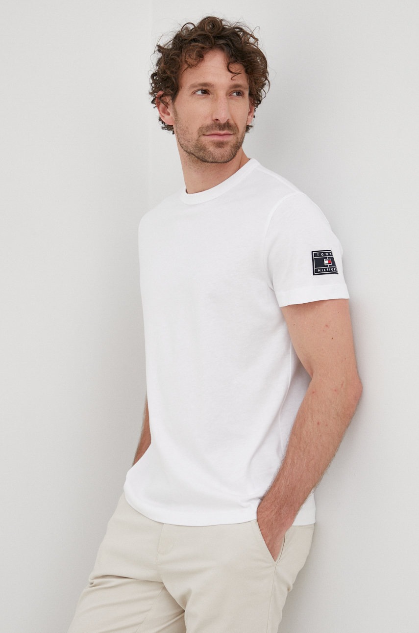

Памучна тениска Tommy Hilfiger в бяло с изчистен дизайн, Бял