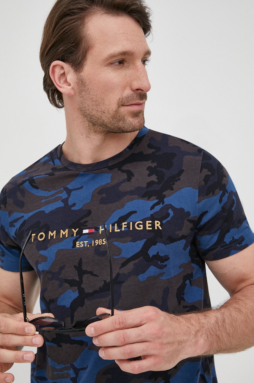 

Памучна тениска Tommy Hilfiger в тъмносиньо с апликация, Тъмносин