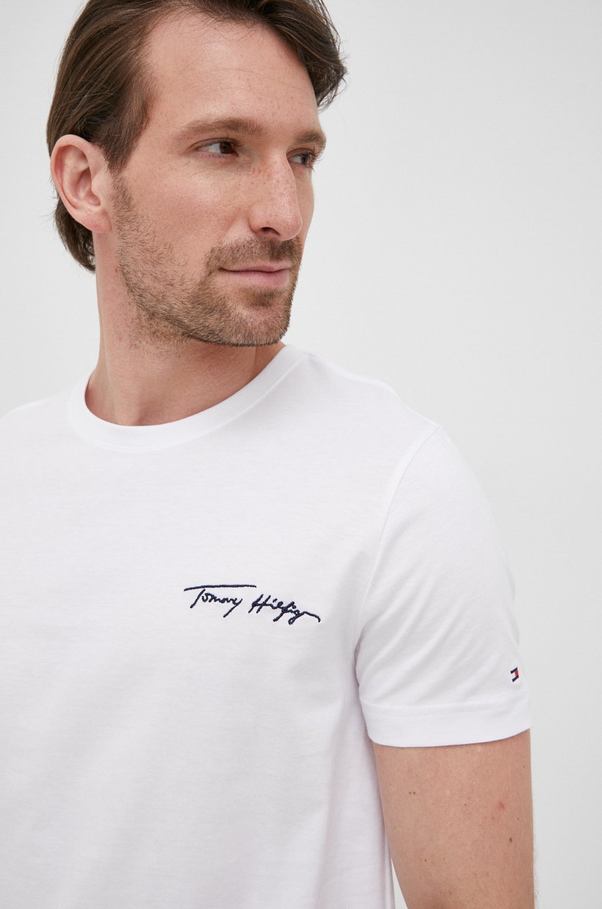 

Памучна тениска Tommy Hilfiger в бяло с апликация, Бял