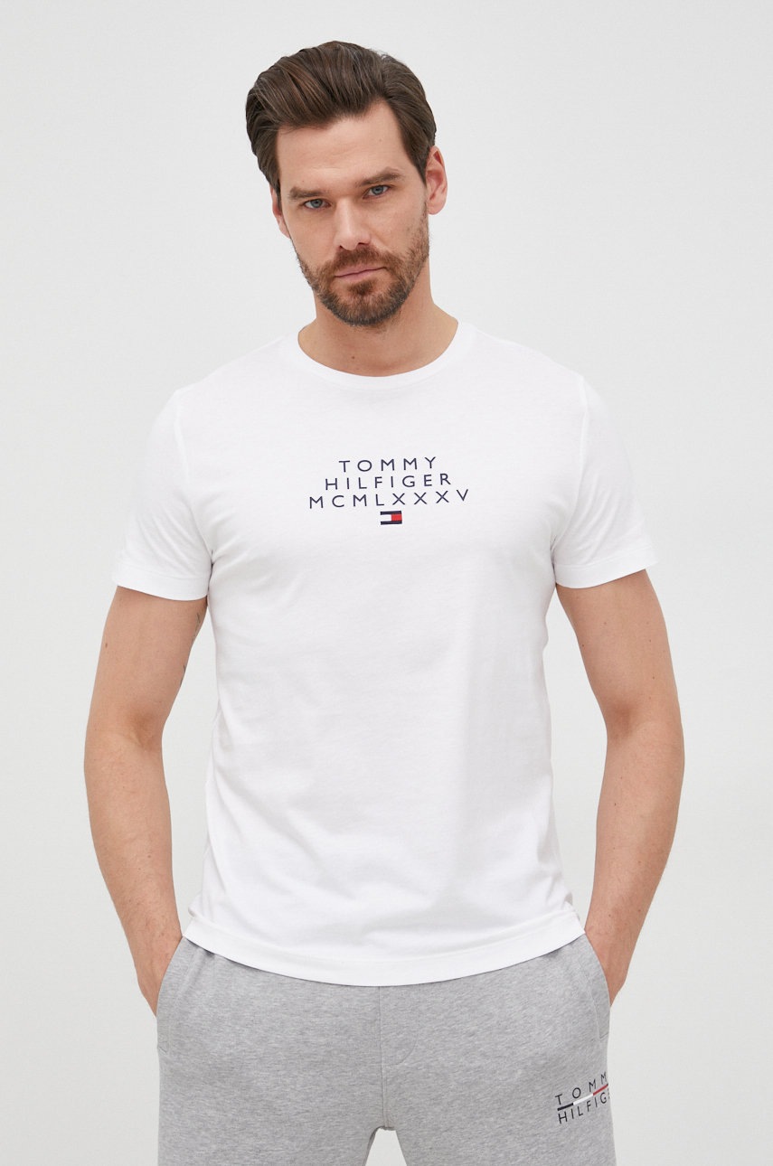 

Памучна тениска Tommy Hilfiger в бяло с принт, Бял