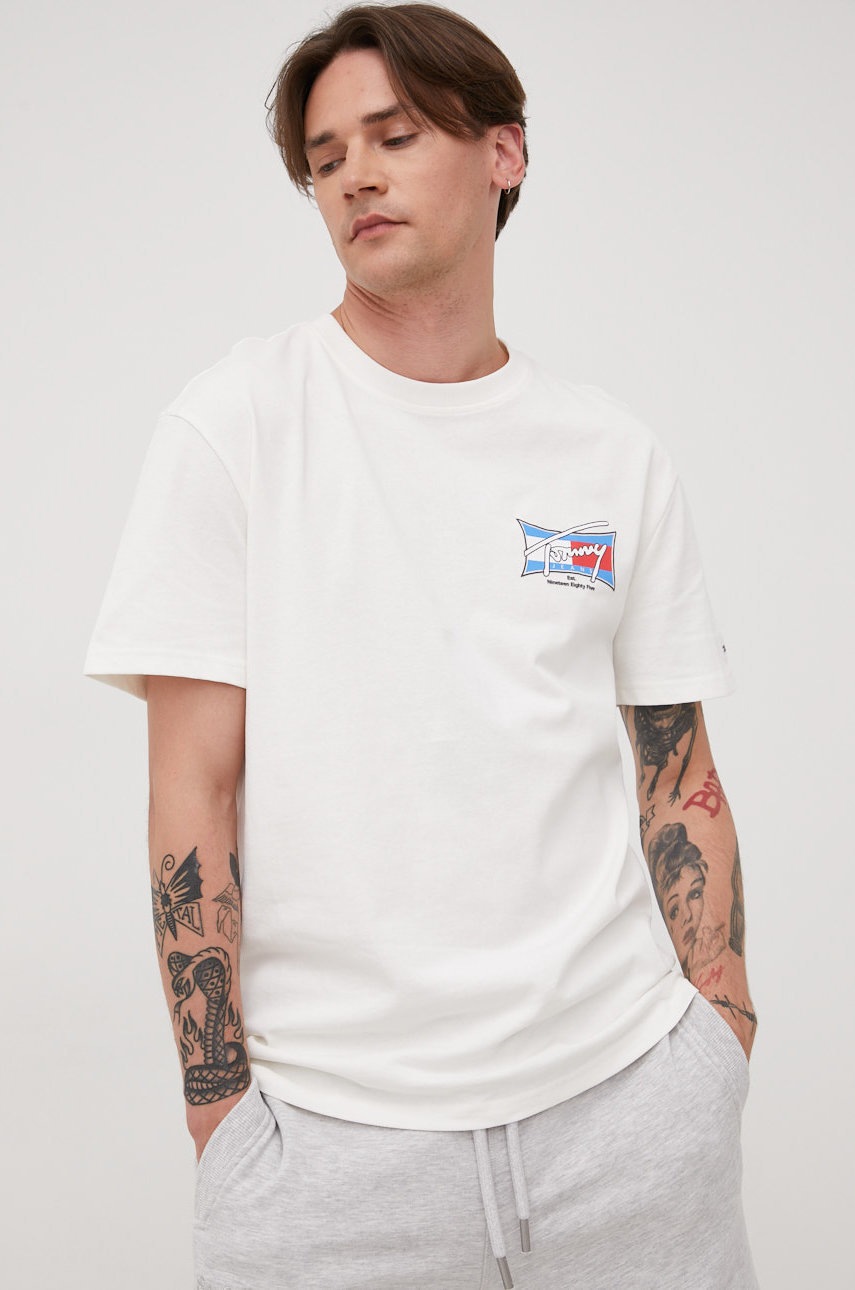 

Памучна тениска Tommy Jeans в бяло с принт, Бял