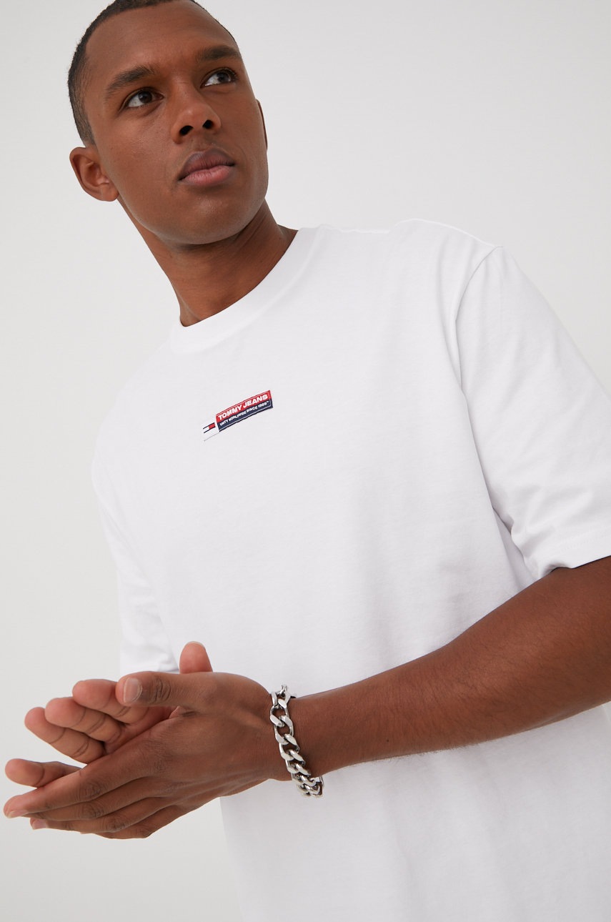 

Памучна тениска Tommy Jeans в бяло с апликация, Бял