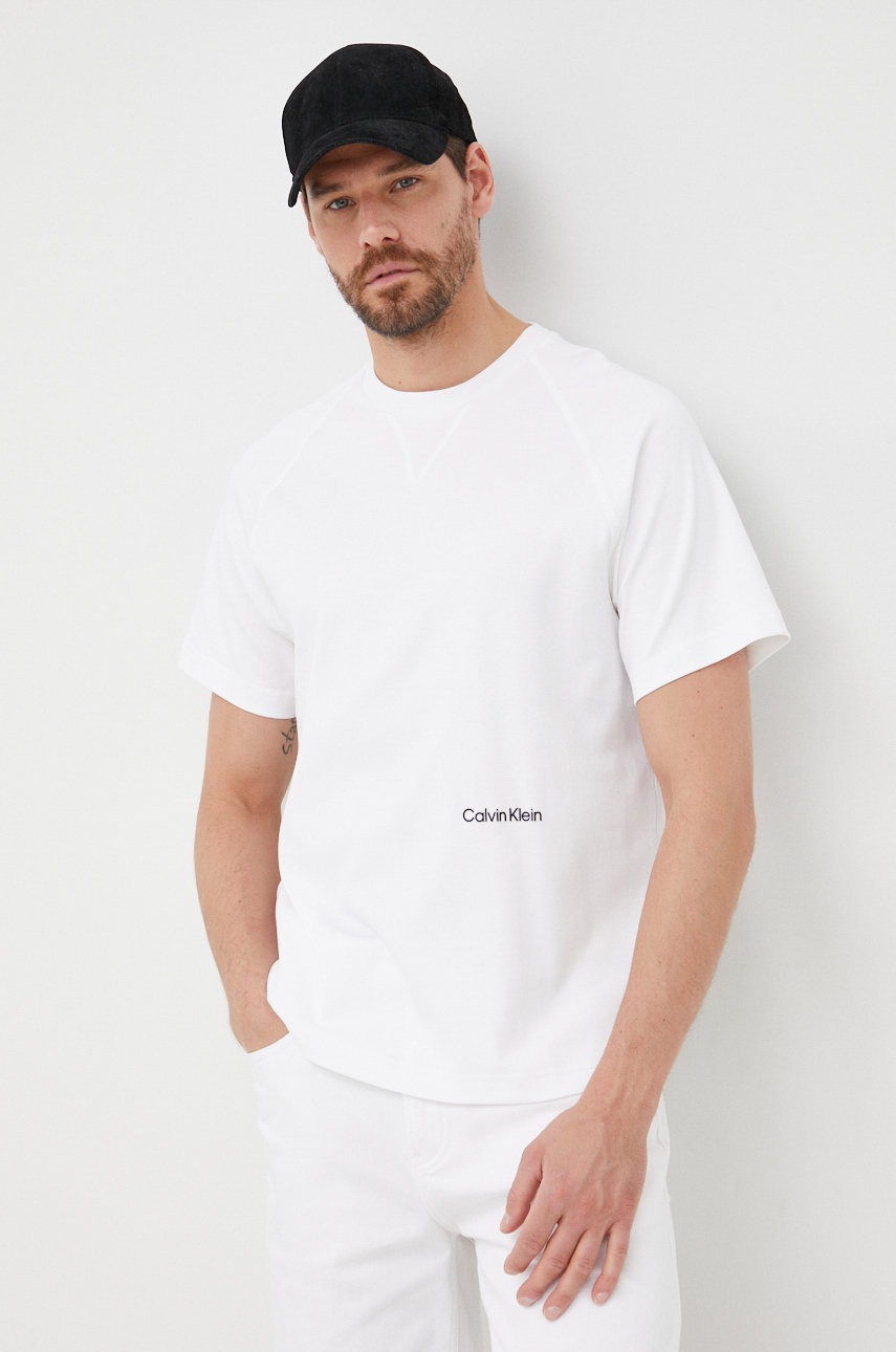 

Памучна тениска Calvin Klein в бяло с принт, Бял