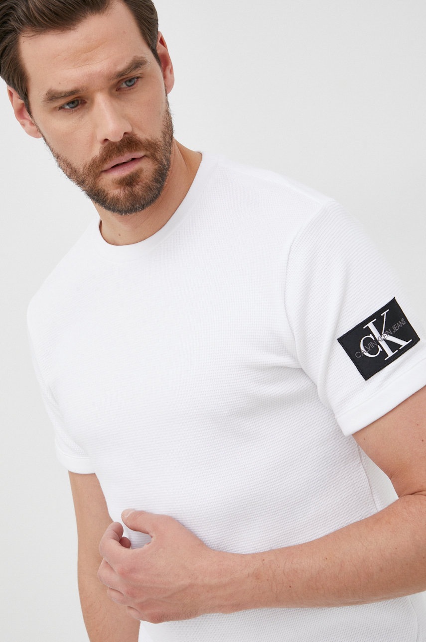 

Памучна тениска Calvin Klein Jeans в бяло с изчистен дизайн, Бял