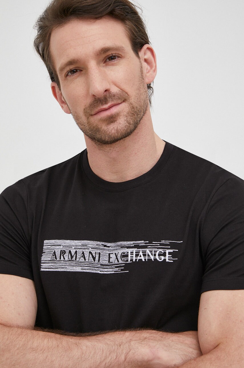 

Памучна тениска Armani Exchange в черно с апликация, Черен