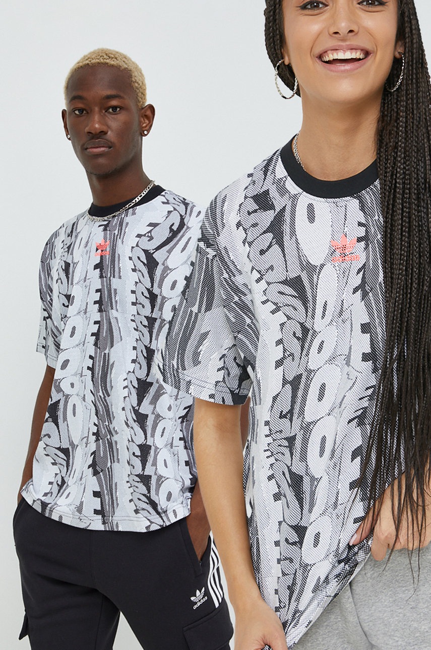 

Памучна тениска adidas Originals Pride HC3082 в сиво с принт, Черен