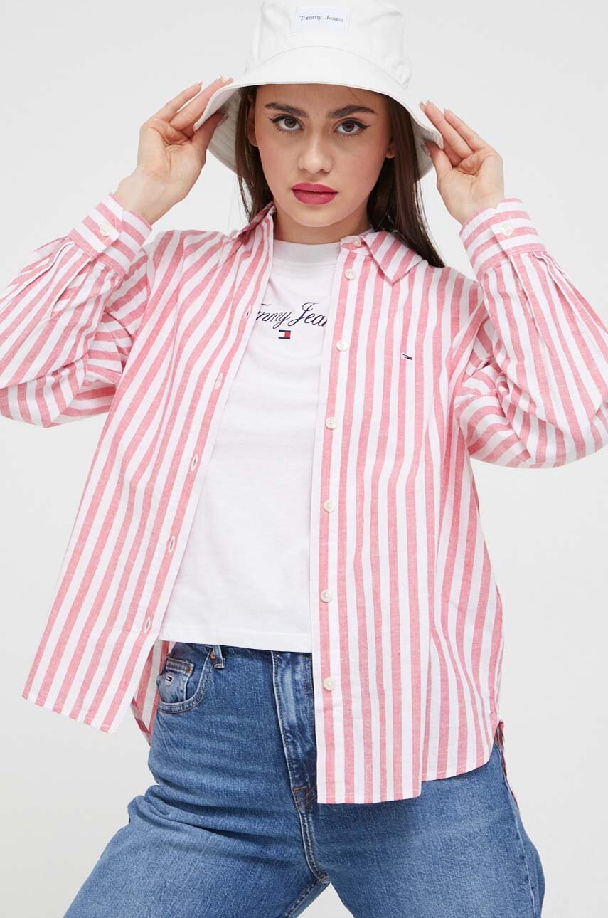 

Риза с лен Tommy Jeans в тъмносиньо със свободна кройка с класическа яка, Розов