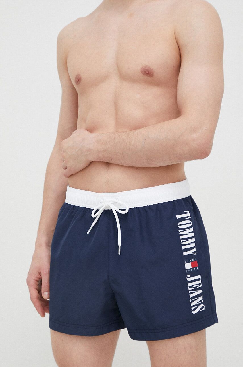 Plavkové šortky Tommy Jeans tmavomodrá barva - námořnická modř -  100 % Polyester