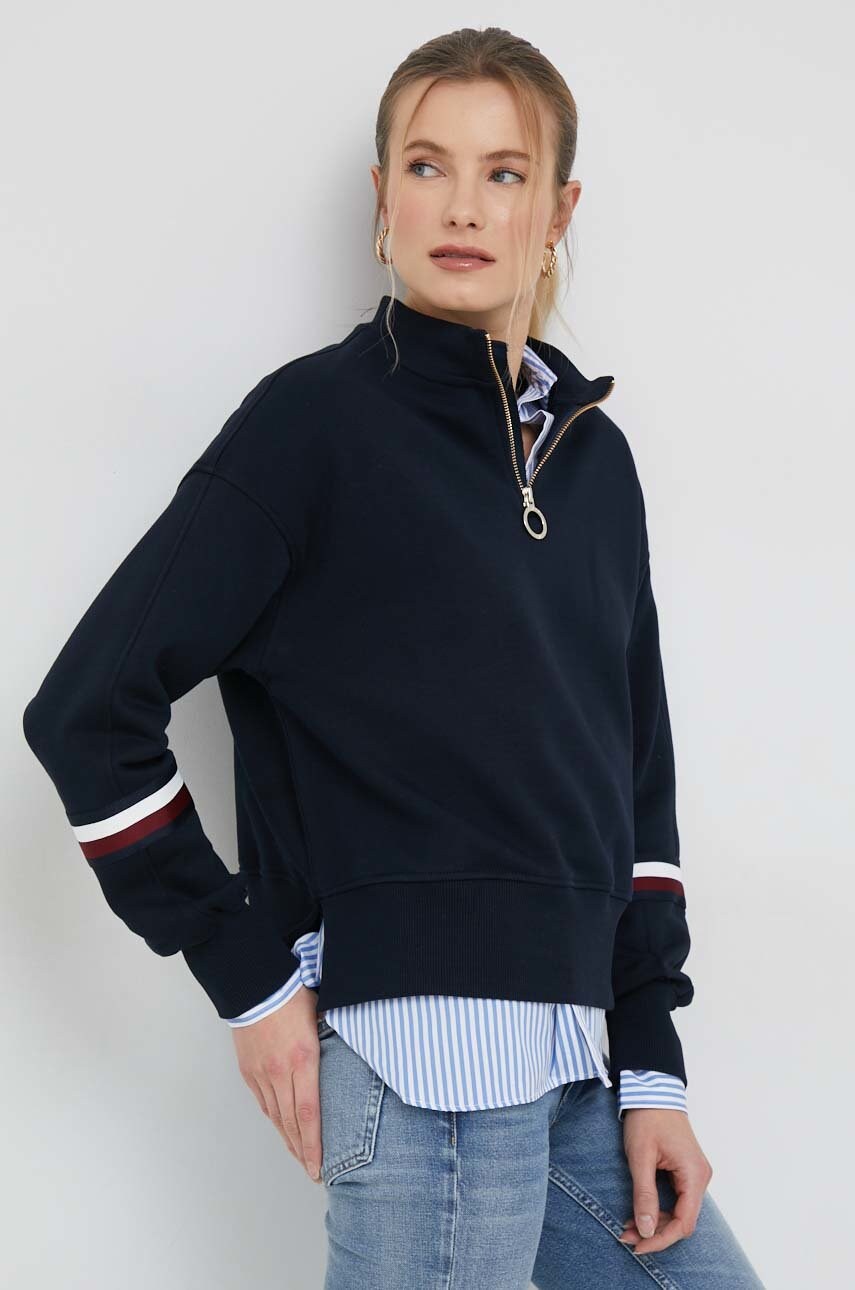 

Памучен суичър Tommy Hilfiger в тъмносиньо с апликация, Тъмносин
