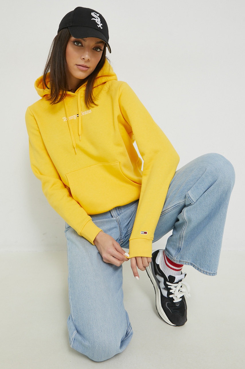 

Кофта Tommy Jeans женская цвет жёлтый с капюшоном с аппликацией