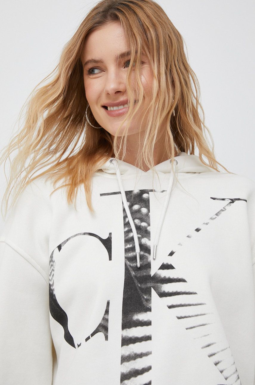 Levně Mikina Calvin Klein Jeans dámská, béžová barva, s kapucí, vzorovaná
