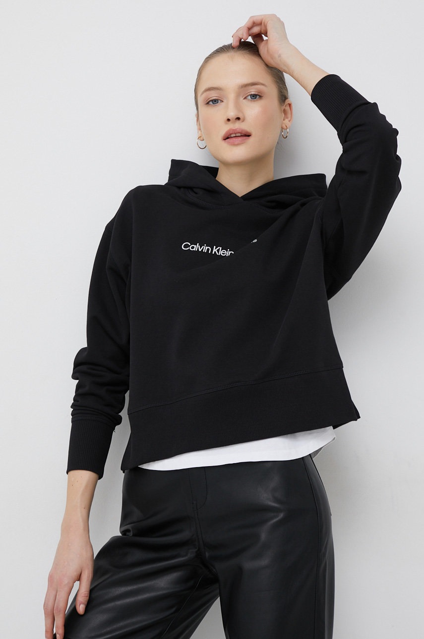 

Памучен суичър Calvin Klein Jeans в черно с качулка с изчистен дизайн, Черен