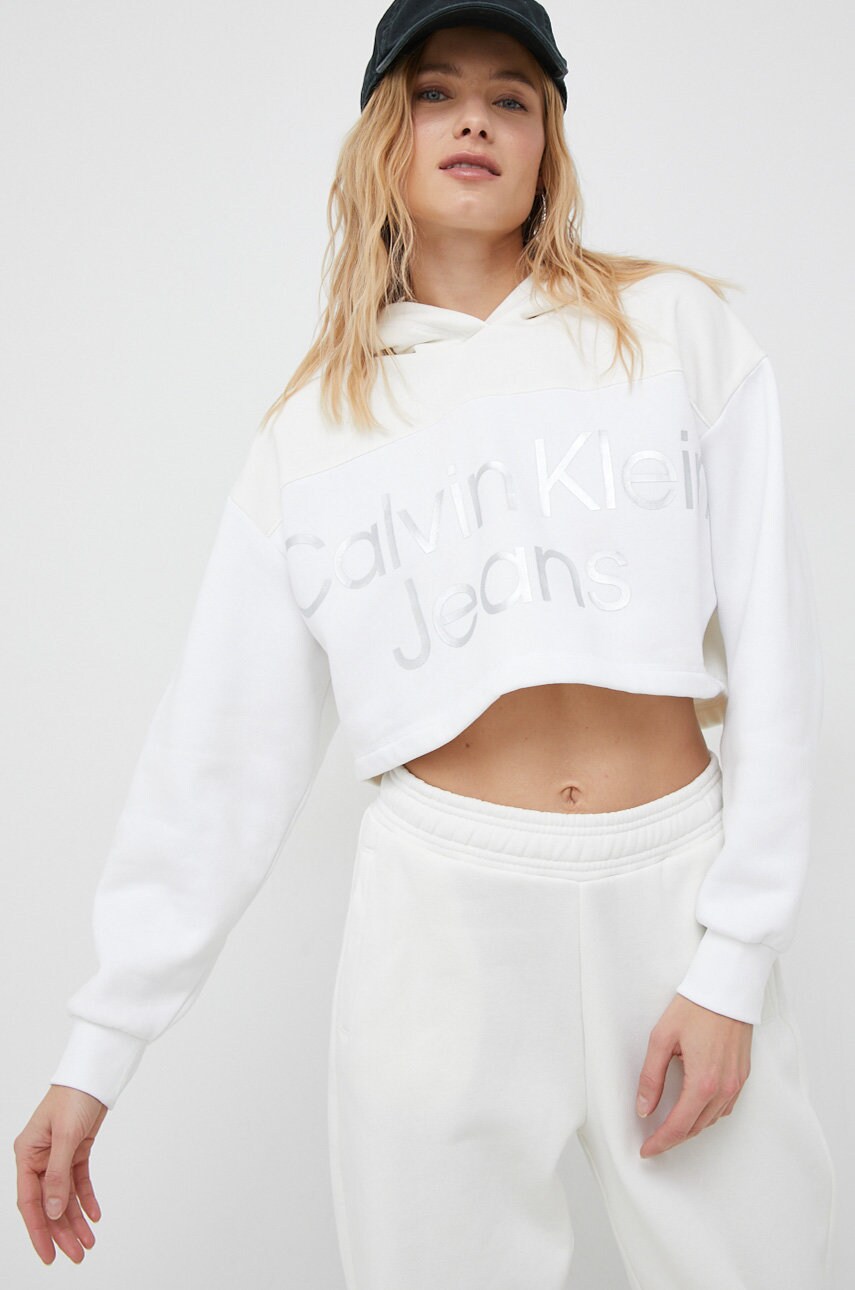 

Суичър Calvin Klein Jeans в бяло с качулка с апликация, Бял