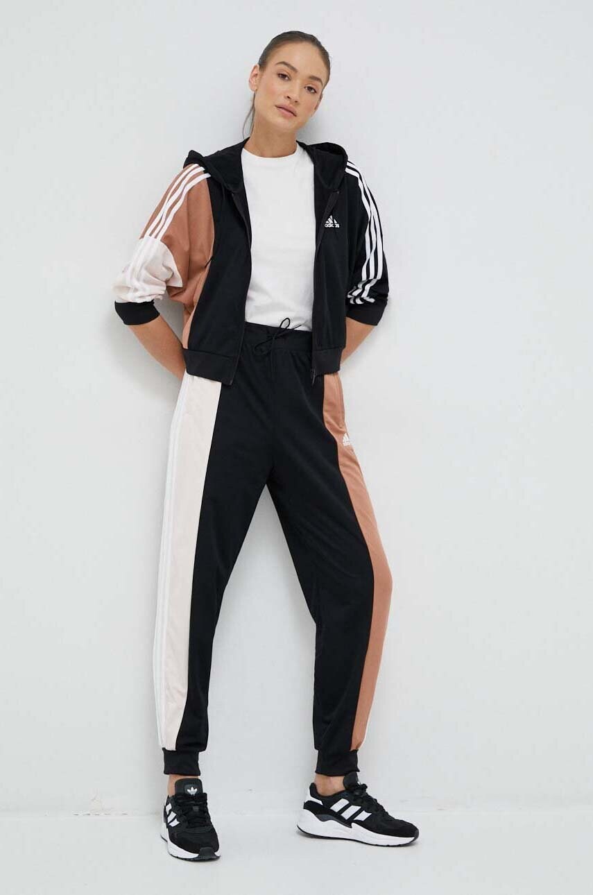 

Анцуг adidas дамски в черно, Черен