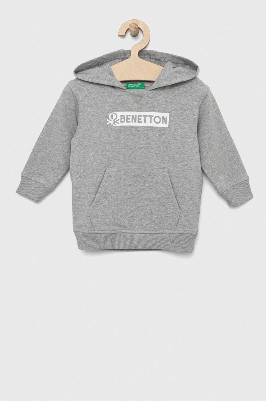 

Детская кофта United Colors of Benetton цвет серый с капюшоном с принтом