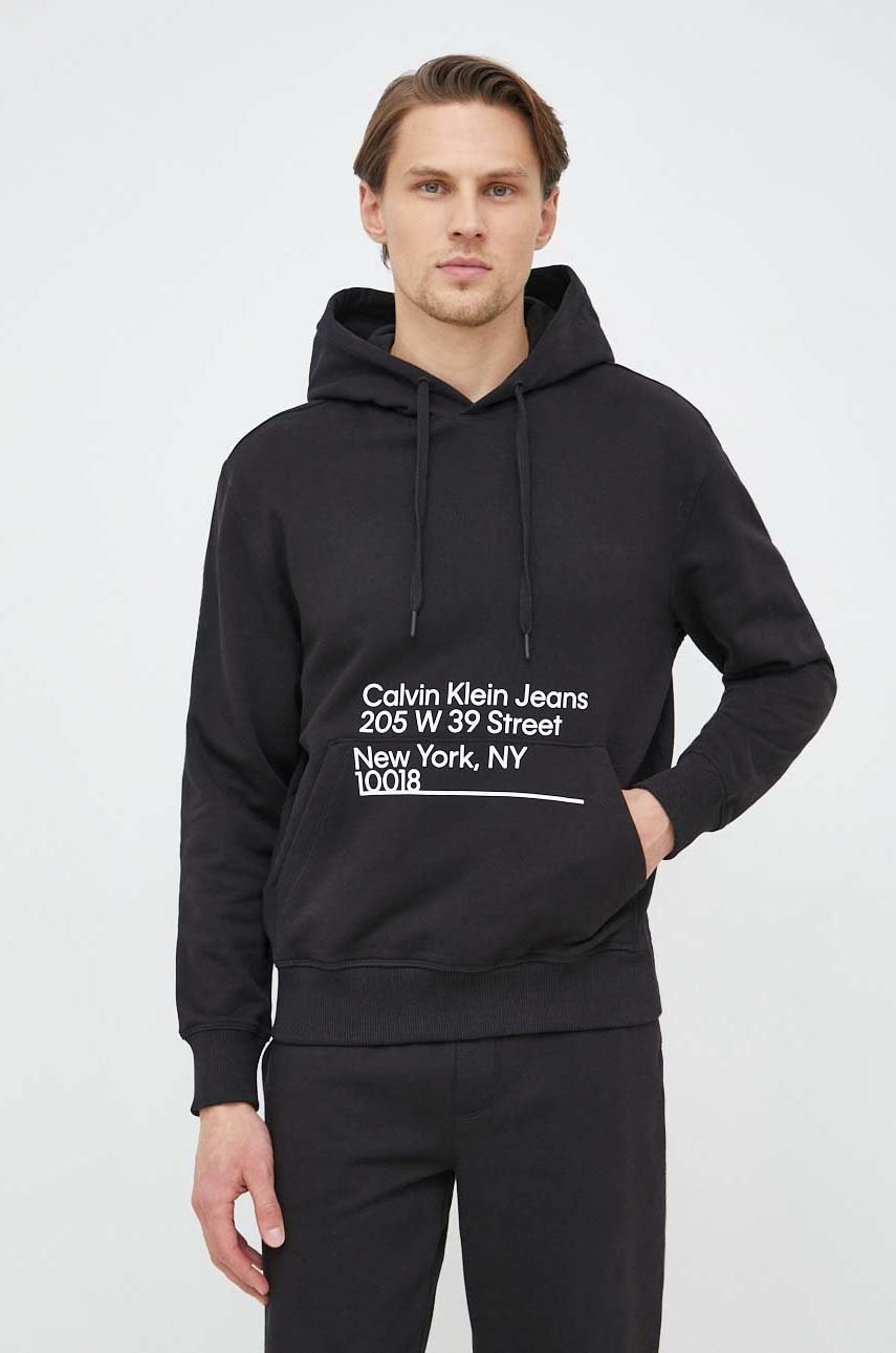 

Памучен суичър Calvin Klein Jeans в черно с качулка с принт, Черен