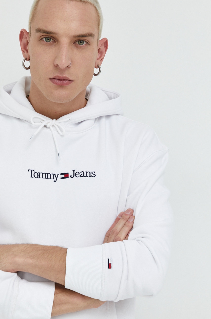 Tommy Jeans bluza barbati, culoarea alb, cu glugă, cu imprimeu