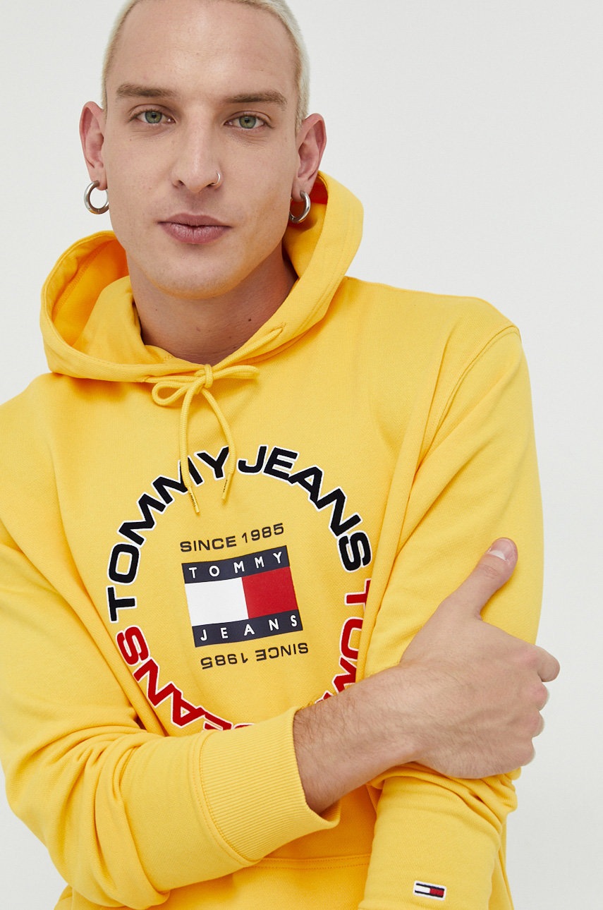 Levně Bavlněná mikina Tommy Jeans pánská, žlutá barva, s kapucí, s potiskem