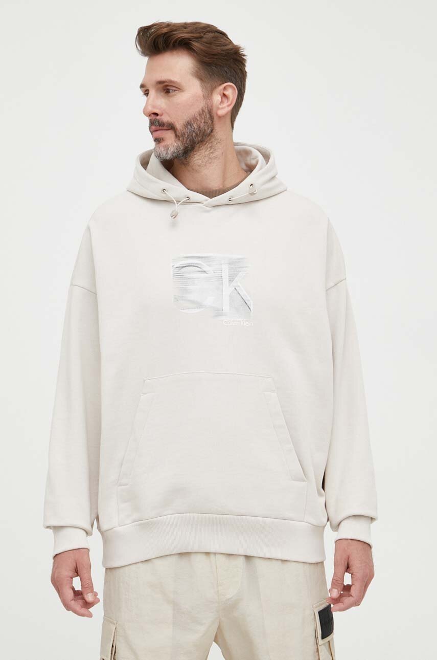 

Памучен суичър Calvin Klein в бежово с качулка с принт, Бежов