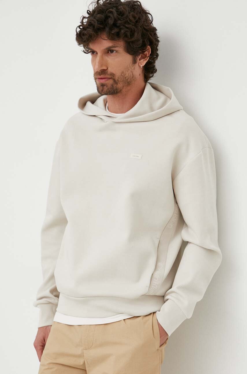

Суичър Calvin Klein в бежово с качулка с апликация, Бежов