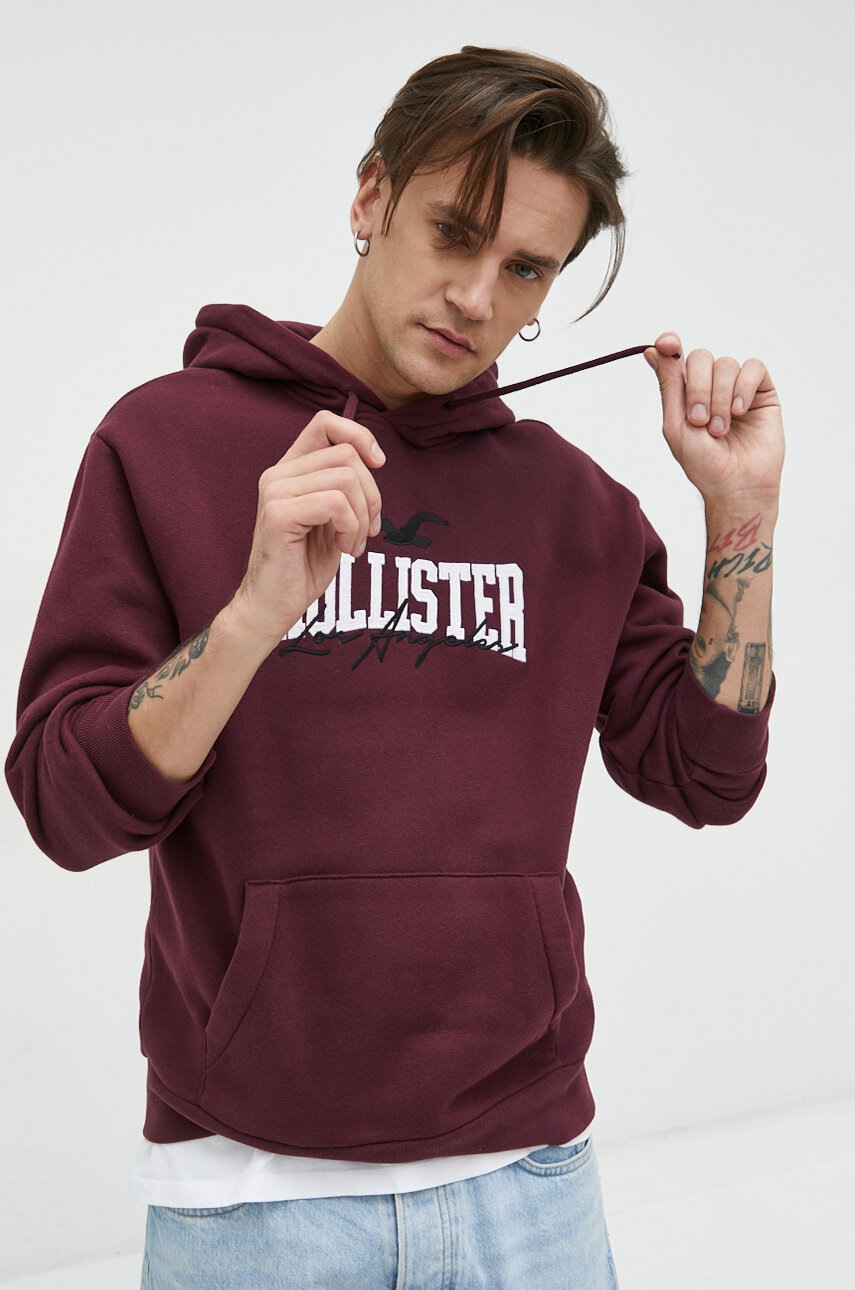 

Суичър Hollister Co. в бордо с качулка с апликация