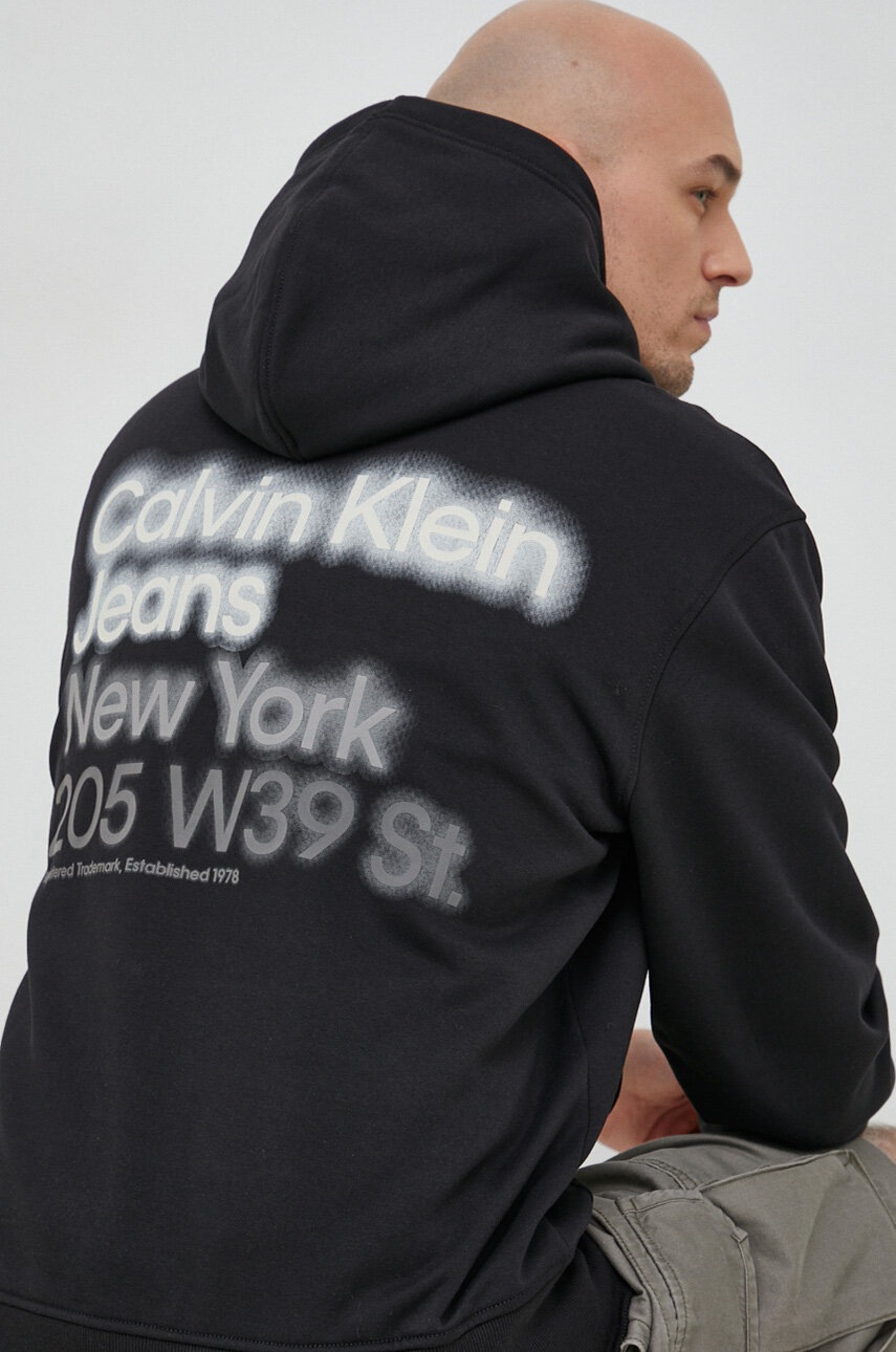 

Суичър Calvin Klein Jeans в черно с качулка с принт, Черен