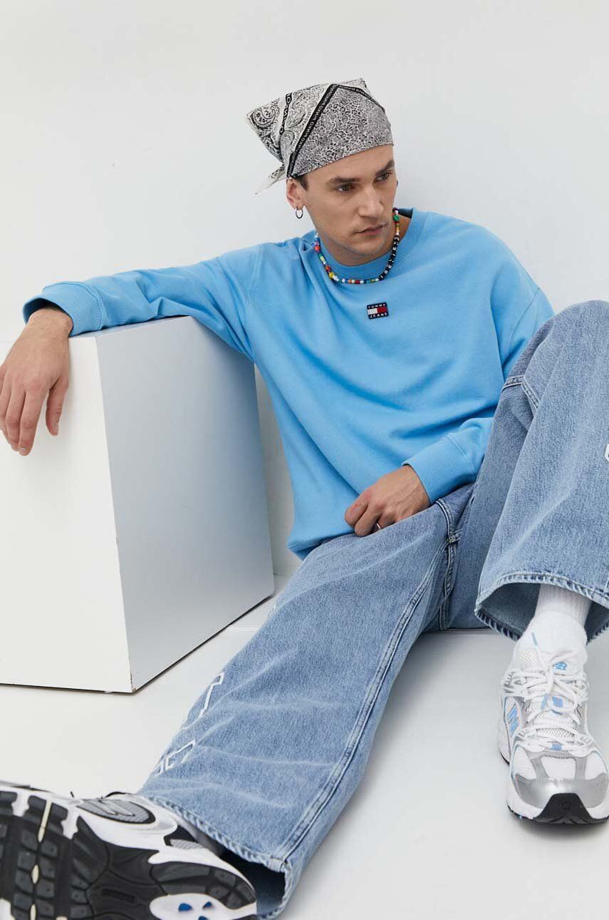Bavlněná mikina Tommy Jeans pánská, s aplikací - modrá -  100 % Bavlna